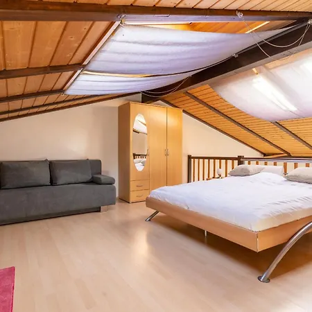 Anett In Appartement